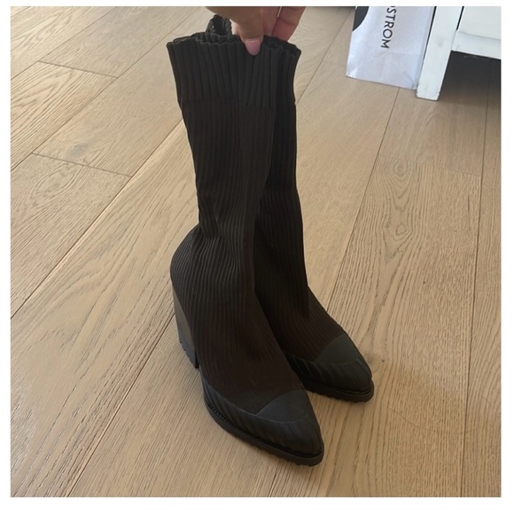 ‼️Chloé Chocolate brown sock boots with logo in the back‼️🤩 - Picture 3 of 7